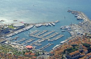 8 x 3 Mètre Poste d'amarrage Le Vieux - Port De Cannes Port de Plaisance A Vendre