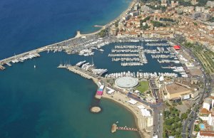 8 x 3 Mètre Poste d'amarrage Le Vieux - Port De Cannes Port de Plaisance A Vendre