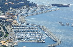 8 x 3 Mètre Poste d'amarrage Port of Santa Lucia St Raphael A Vendre