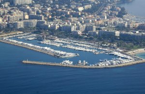 45 x 10 Mètre Poste d'amarrage Port Pierre Canto Cannes Port de Plaisance A Vendre