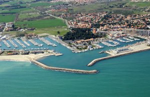 25 x 7 Mètre Poste d'amarrage Port de Saint Cyprien A Vendre