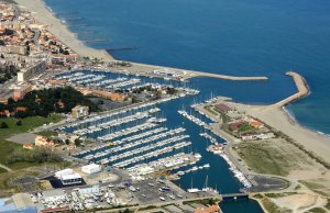 28 x 7 Mètre Poste d'amarrage Port de Saint Cyprien A Vendre