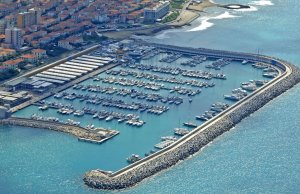 24 x 6.5 Mètre Poste d'amarrage Port de Plaisance Cala de' Medici A Vendre