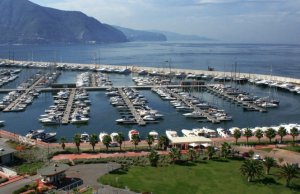 100 x 18 Mètre Poste d'amarrage Port de Plaisance di Stabia A Vendre