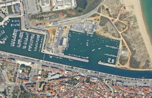 8 x 3 Mètre Poste d'amarrage Port de Plaisance de Lagos A Vendre