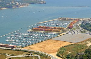 8 x 3 Mètre Poste d'amarrage Port de Plaisance de Portimao A Vendre