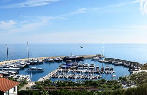 6.5 x 2.5 Mètre Poste d'amarrage Port de Plaisance Cala del Forte Monoco A Vendre