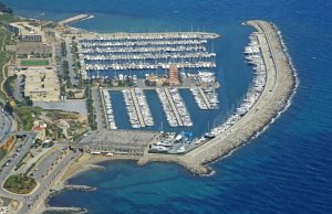 24 x 6.2 Mètre Poste d'amarrage Port de Plaisance Degli Aregai A Vendre