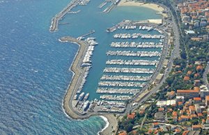 26 x 5.9 Mètre Poste d'amarrage San Remo Portosole Port de Plaisance A Vendre