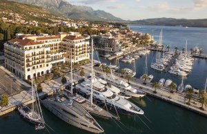 Berth options up to 200 Mètres Poste d'amarrage Port de Plaisance Porto Montenegro A Vendre