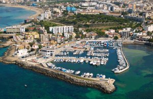 16 X 5.1 Mètre Poste d'amarrage Port Port de Plaisance Baie Des Anges A Vendre