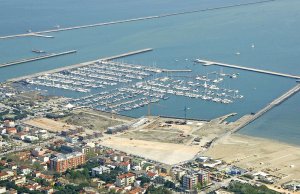 30 x 8 Mètre Poste d'amarrage Port de Plaisance di Ravenna