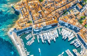 28 X 7 Mètre Poste d'amarrage Saint Tropez Port de Plaisance A Vendre