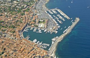 28 X 7 Mètre Poste d'amarrage Saint Tropez Port de Plaisance A Vendre