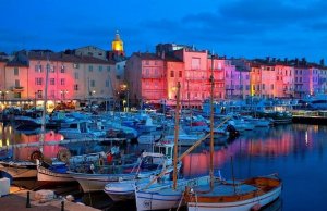 28 X 7 Mètre Poste d'amarrage Saint Tropez Port de Plaisance A Vendre