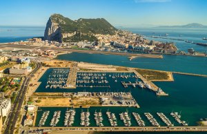 20 x 6.8 Mètre Poste d'amarrage Alcaidesa Puerto Deportivo Port de Plaisance A Louer