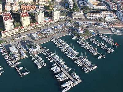 Estepona Port de plaisance - Postes d'amarrage / Amarres