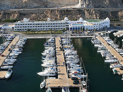 Aguadulce Port de plaisance - Postes d'amarrage / Amarres