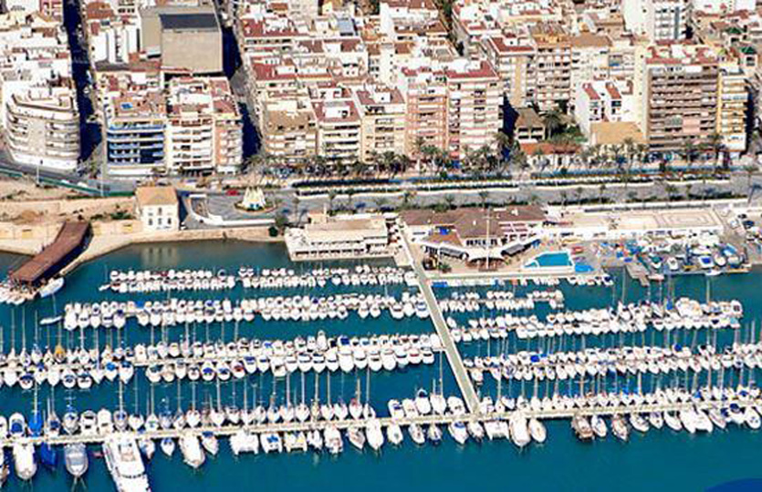 Real Club Náutico Torrevieja Port de plaisance  - Postes d'amarrage / Amarres