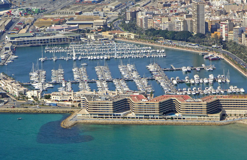 Alicante Port de plaisance - Postes d'amarrage / Amarres