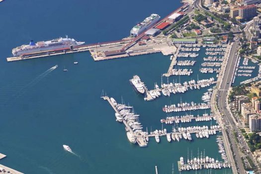 Club de Mar Port de plaisance - Postes d'amarrage / Amarres