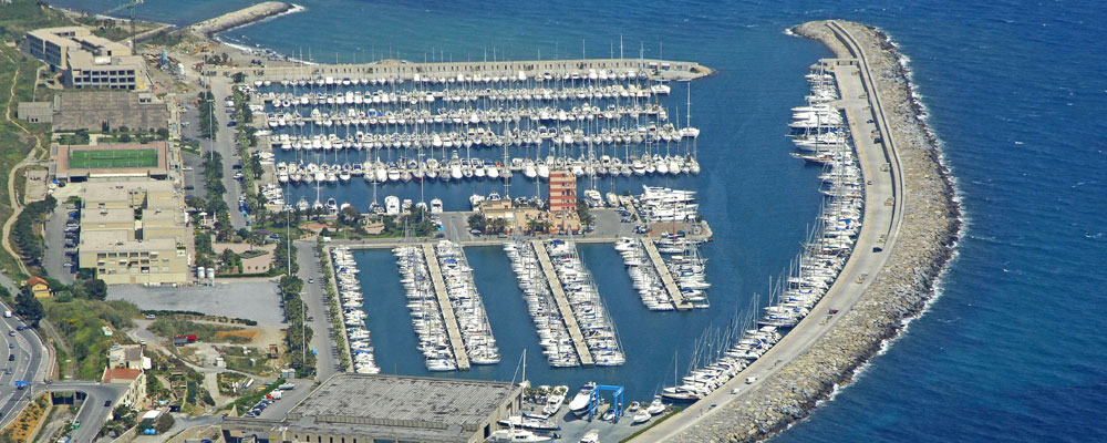 Port de plaisance Degli Aregai - Postes d'amarrage / Amarres