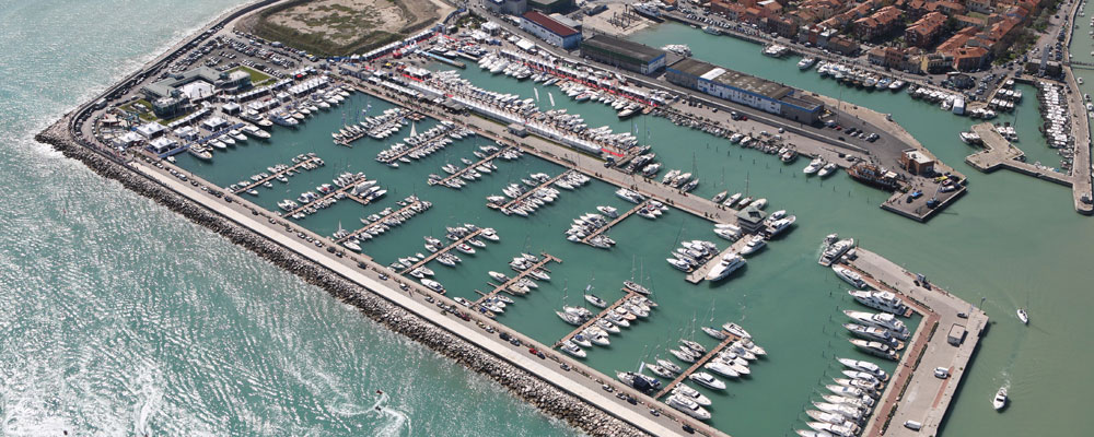 Port de plaisance dei Cesari - Postes d'amarrage / Amarres