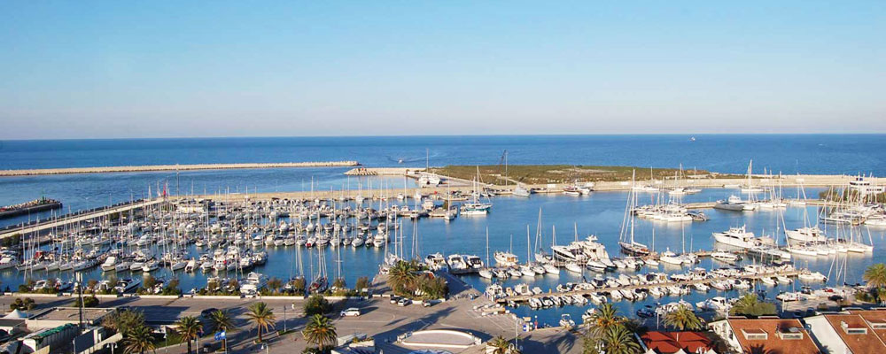 Port de plaisance di Pescara - Postes d'amarrage / Amarres