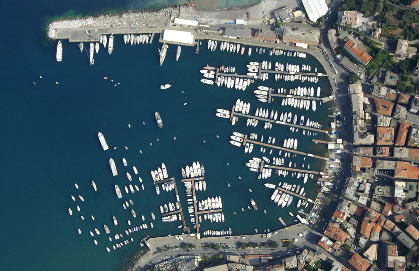 Porto Santa Margherita Port de plaisance - Postes d'amarrage / Amarres