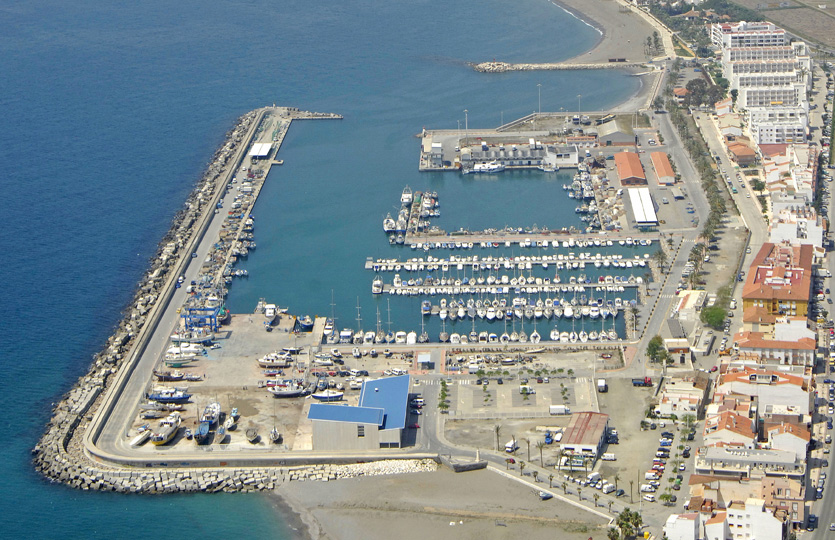 Puerto Caleta de Vélez Port de plaisance - Postes d'amarrage / Amarres