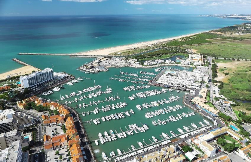 Port de plaisance de Vilamoura - Postes d'amarrage / Amarres