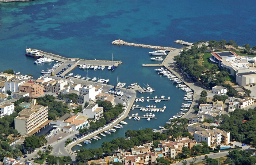 Real Club Nautico Porto Petro Port de plaisance - Postes d'amarrage / Amarres