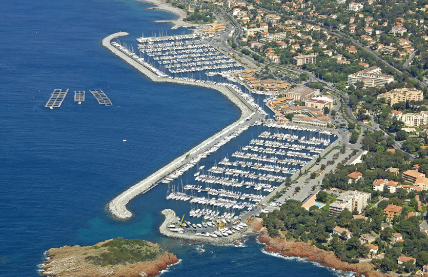 Port of Santa Lucia St Raphael - Postes d'amarrage / Amarres