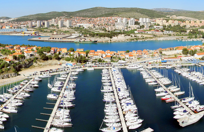 Port de plaisance Mandalina - Postes d'amarrage / Amarres