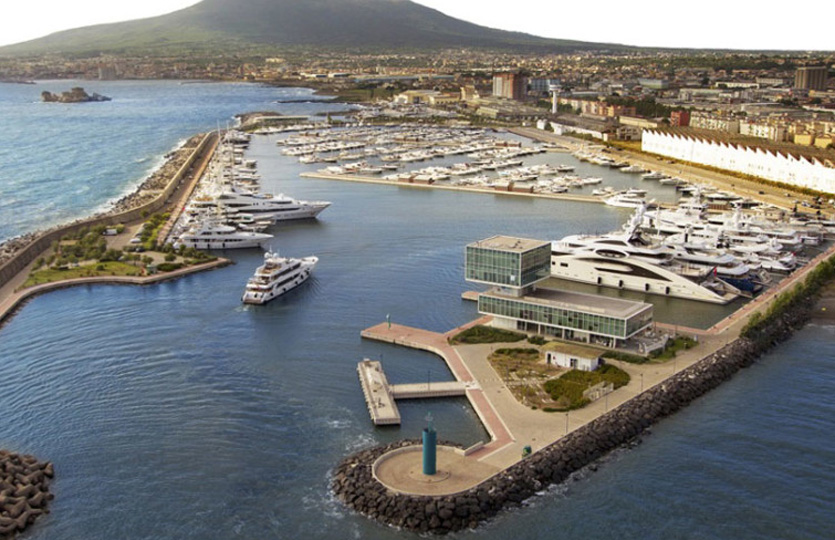 Port de plaisance di Stabia - Postes d'amarrage / Amarres