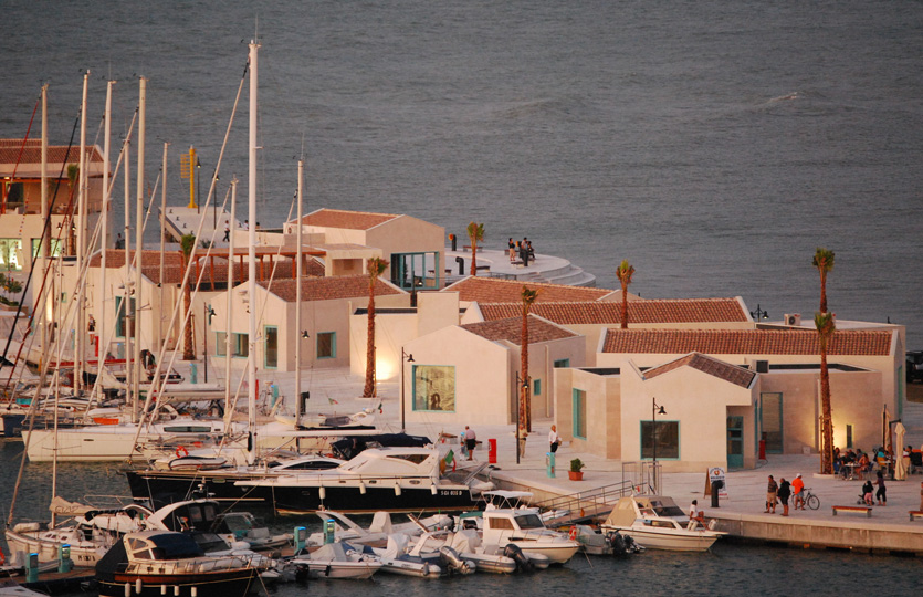 Port de plaisance di Rodi Garganico - Postes d'amarrage / Amarres