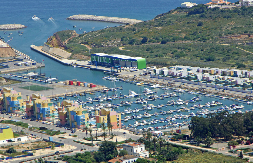 Port de plaisance de Albufeira - Postes d'amarrage / Amarres