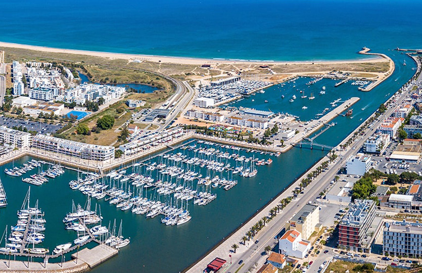 Port de plaisance de Lagos - Postes d'amarrage / Amarres