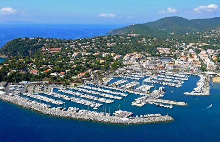 Cavalaire Sur Mer Heraclea Port de plaisance - Postes d'amarrage / Amarres