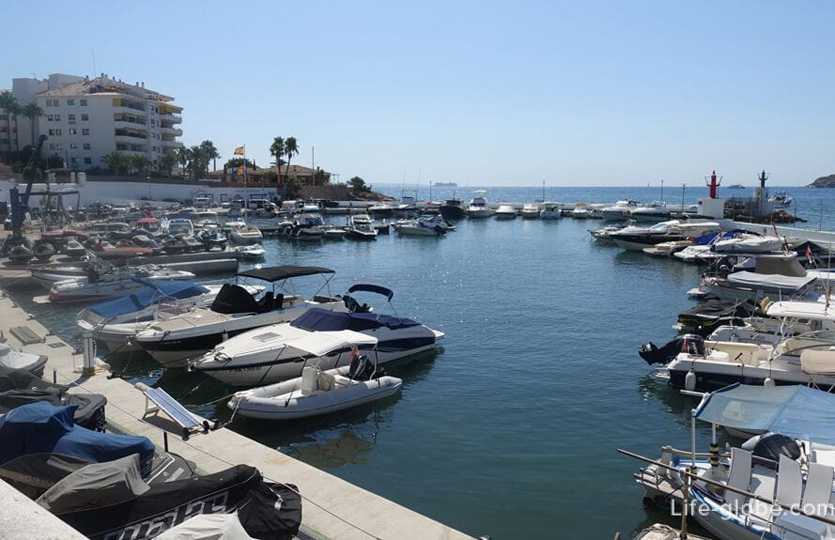 Club Nautico Palma Nova Port de plaisance - Postes d'amarrage / Amarres